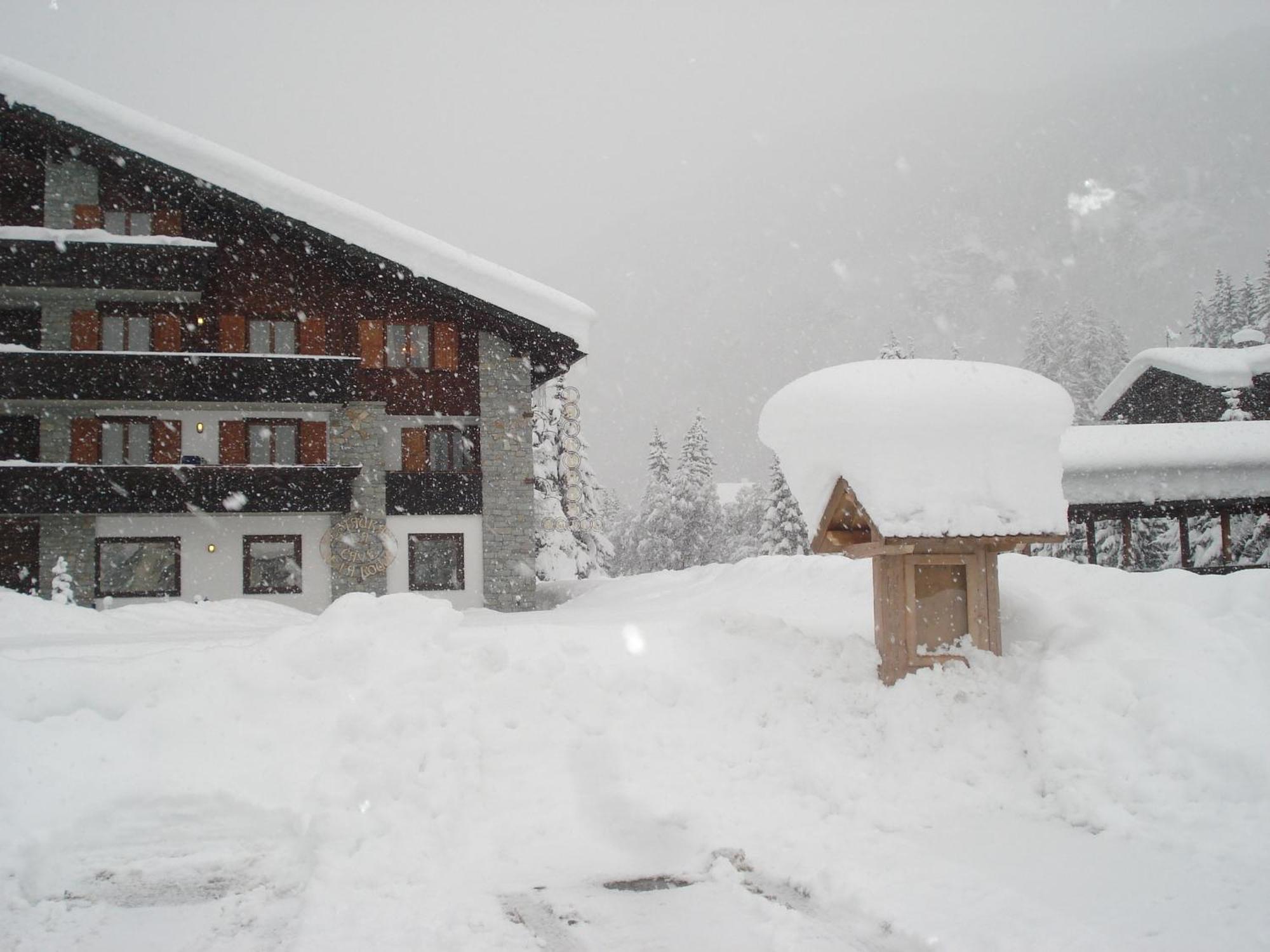 Hotel La Rouja Champoluc Exterior foto